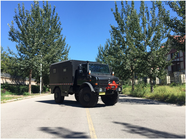 乌尼莫克六驱越野车,用军