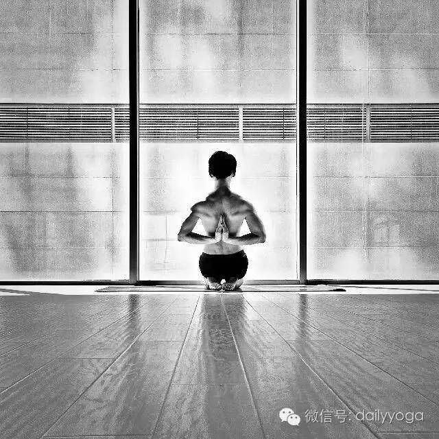 山式是瑜伽最基础体式,基础好看的瑜伽体式