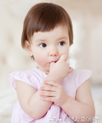 宝宝手指起皮长倒刺脸发黄,婴儿手指长倒刺撕下去红肿