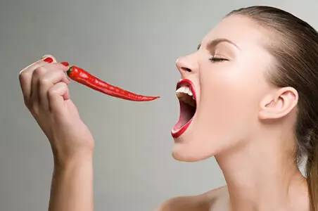 衣服腋下发黄怎么回事,衣服腋下发黄怎么洗