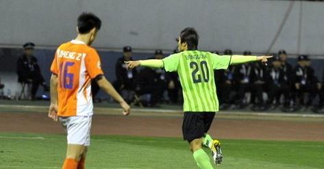 2004年东亚杯李玮锋,2002年十强赛李玮锋头球