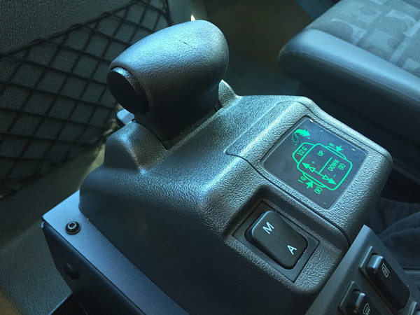 乌尼莫克六驱越野车,用军