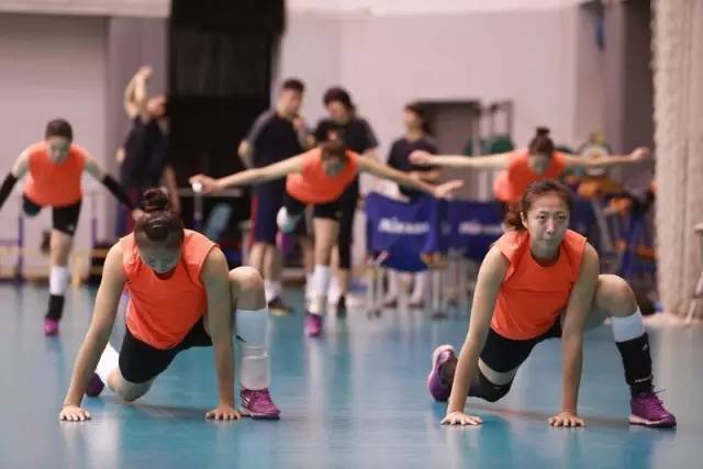 回顾中国女排十次登顶辉煌时刻,夺冠永不言败的女排精神