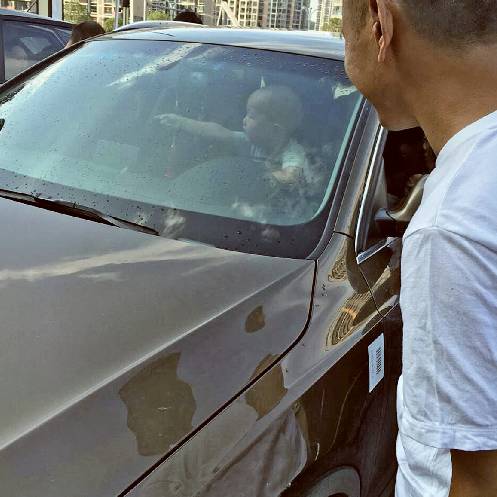 又见粗心妈妈误将女儿反锁车内,广西南宁又见粗心父母
