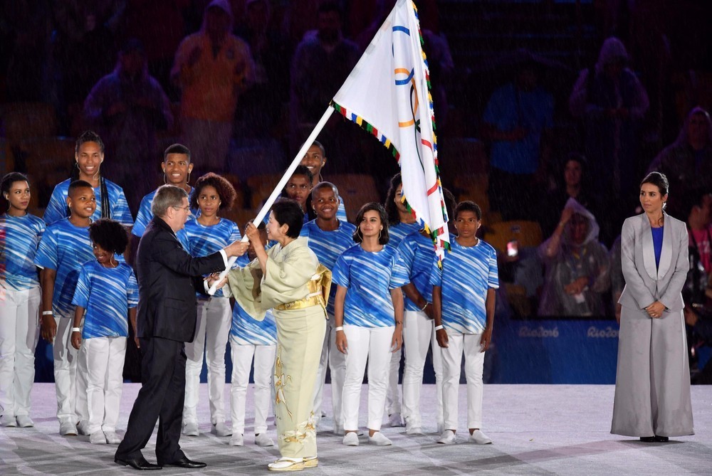 雨中告别里约奥运会在桑巴舞中闭幕