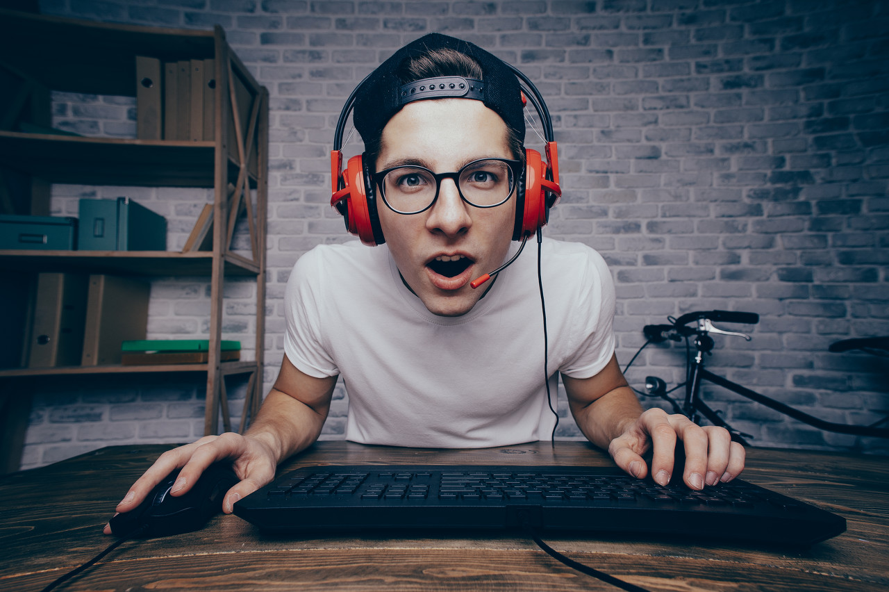 穿越小说意外获得无敌反派系统,意外穿越到小说里获得超级系统