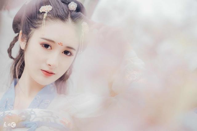 小说：灵兽发现丑女能跟自己交流，确定她就是自己等待千年的主人