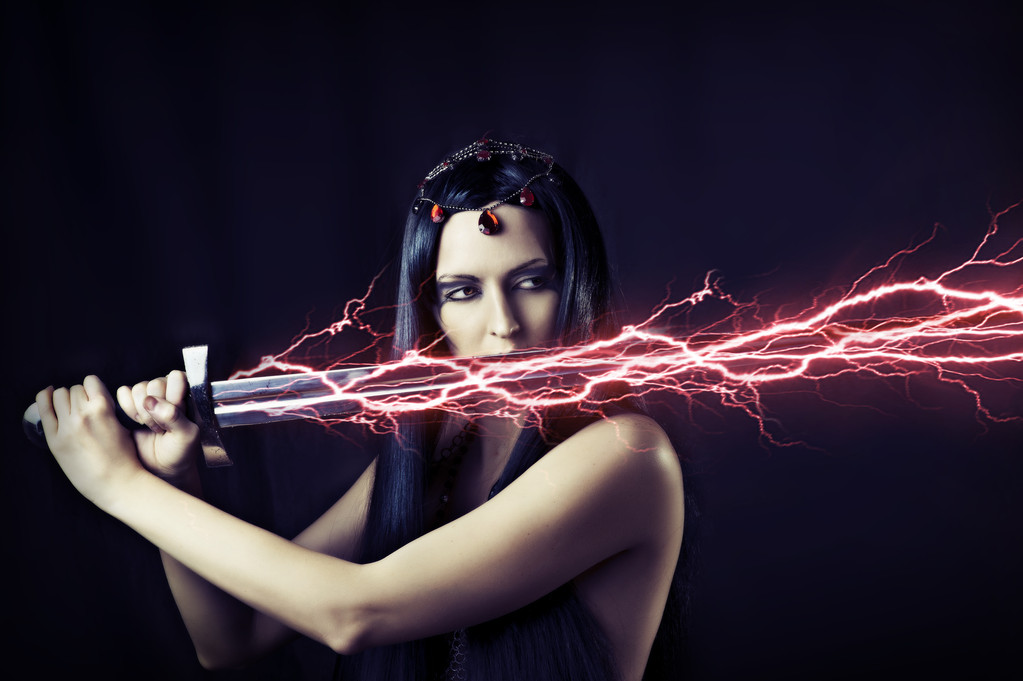 哥哥觊觎弟弟获得的魔力，深夜偷袭，最终被弟弟变成了石像