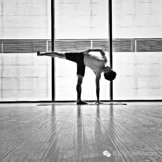 山式是瑜伽最基础体式,基础好看的瑜伽体式