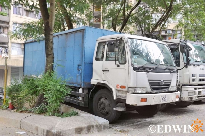 经典的日系卡车这里都有？香港街头某货运停车场实拍