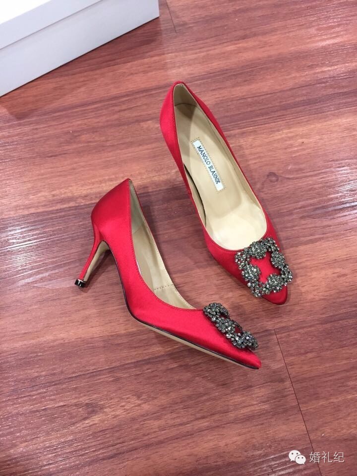 新娘鞋子婚鞋大红3厘米款式,结婚穿的大红婚鞋还可以自己穿吗