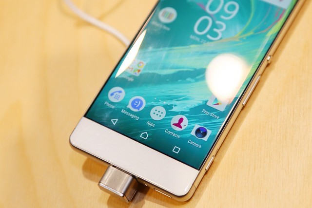 一个手机的最大的黑点,手机黑边到底是什么?