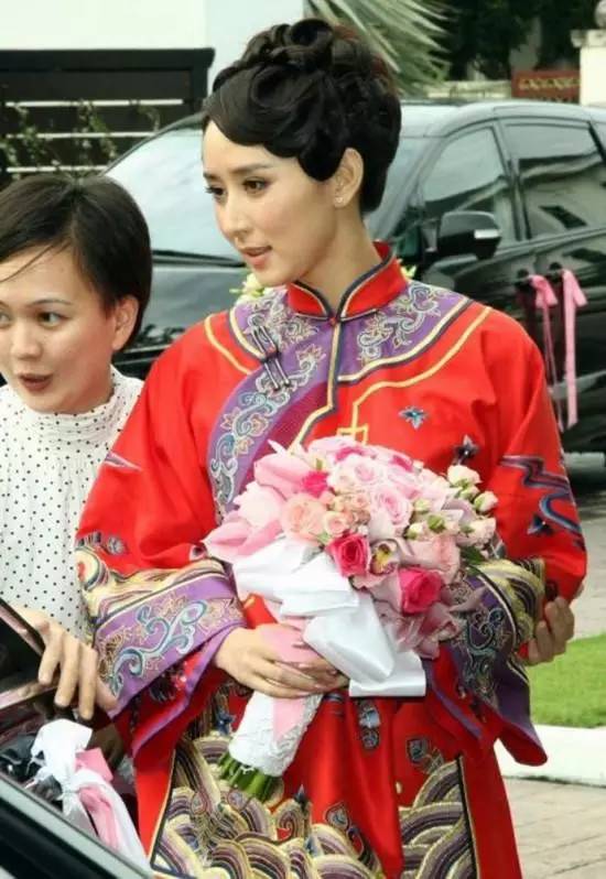 龙凤褂和秀禾服区别婚纱照,秀禾服和龙凤褂婚纱