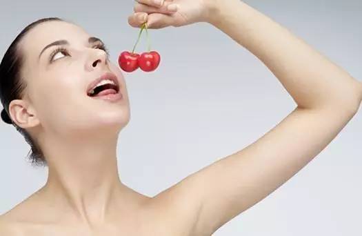 轻轻的我来了诗歌,轻轻的我来了的下一句