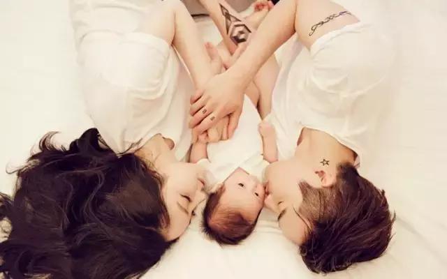 董璇和女儿的最新照片,董璇和女儿全照