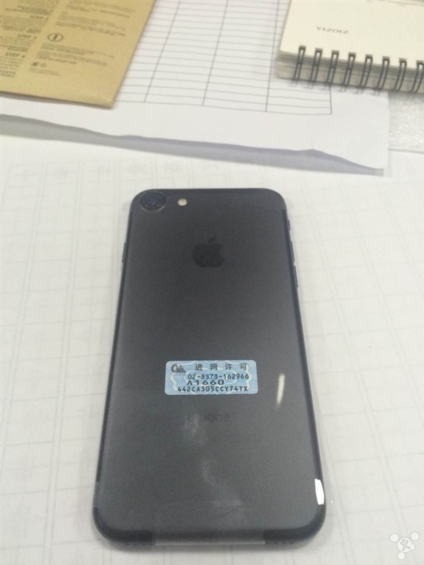 网友晒首批iPhone7开箱：黑色、玫瑰金成主流