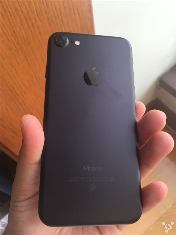 网友晒首批iPhone7开箱：黑色、玫瑰金成主流