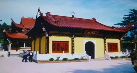 一口气看懂寺庙布局和佛像,寺庙大殿拜佛图