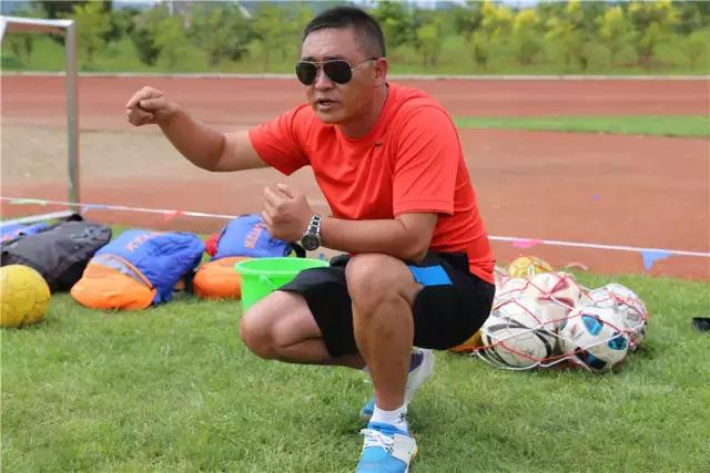 绿茵场上的追梦少年,绿茵场上追梦人