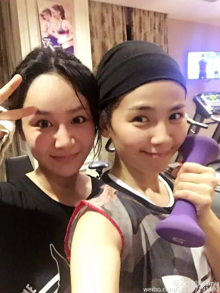 极度恐怖，胆小者慎入！唐嫣教你如何将头放入两腿之间！