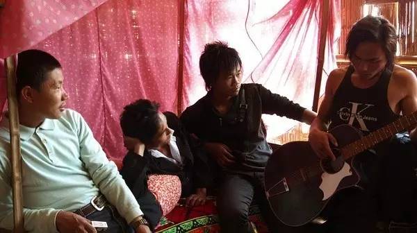 梁朝伟获奖发言威尼斯,梁朝伟威尼斯获成就奖激动落泪