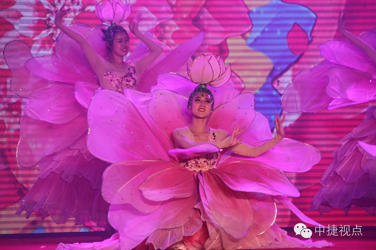 中捷戏迷踊跃观看《檀板笙歌颂枌榆》戏曲晚会