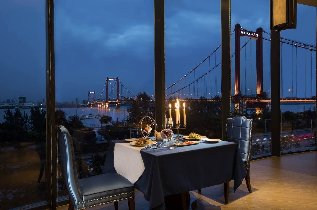 武汉世茂希尔顿酒店怎么去,武汉世茂希尔顿酒店攻略