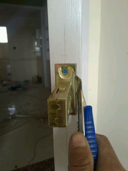 木门安锁开孔,木门安锁视频教程