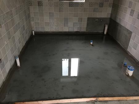 开发商留的防水层要不要铲了,开发商没做防水层导致我家漏水