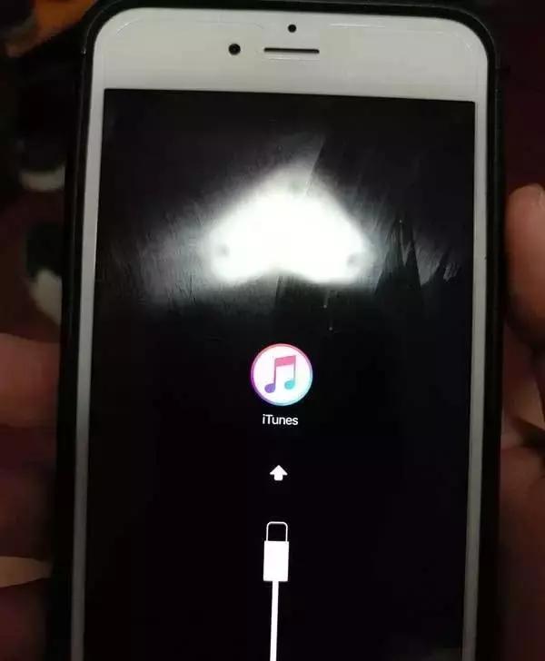 苹果为什么更新会变砖,苹果手机更新17.4变砖头