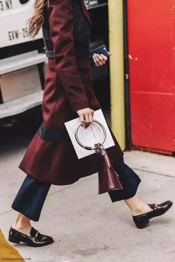 美得毫不费力的姑娘,都有一双乐福鞋