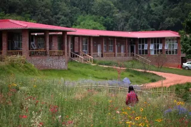 成都附近的旅游景点推荐四姑娘山,距成都五个多小时的地方