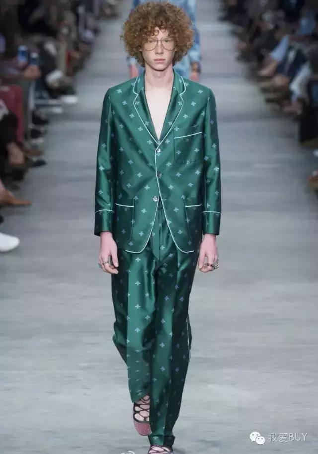 赵丽颖黑色包肩礼服,赵丽颖吊带露背黑色礼服