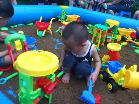 西安：男童游乐园遭意外三粒决明子进入耳中