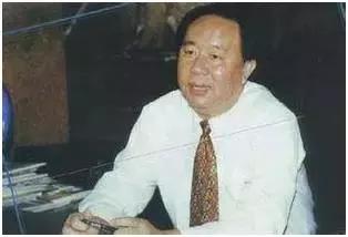 当年换飞机的首富牟其中,前首富牟其中出狱