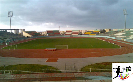 非洲足球场一览，看后很纳闷儿，人家怎么能出球星呢