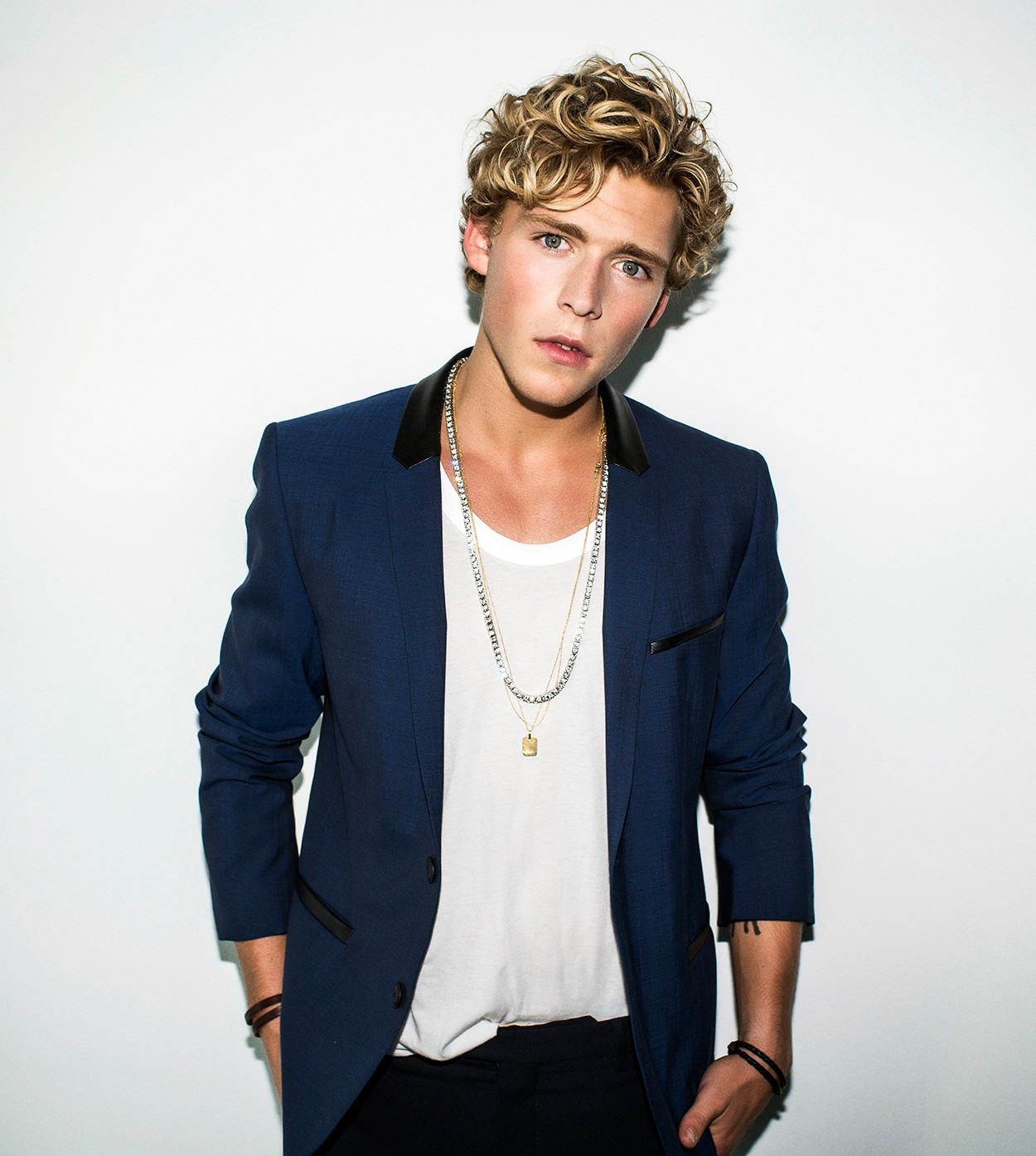 金发碧眼的丹麦王子为你准备了一首歌，还不来听？