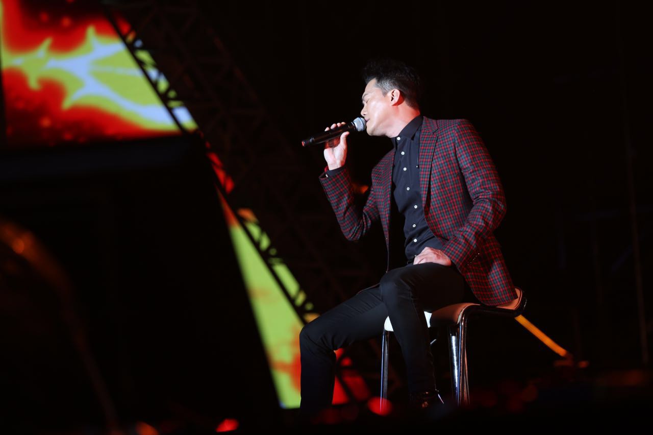 信、吴克羣、伍佰十余组艺人齐聚厦门共同唱响奇迹之夜