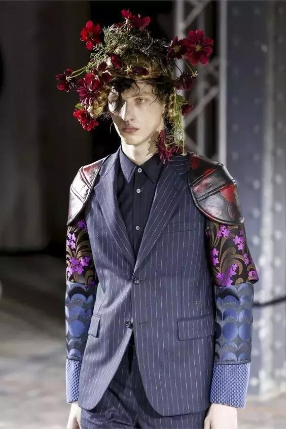 解构主义设计师川久保玲,川久保玲解构主义