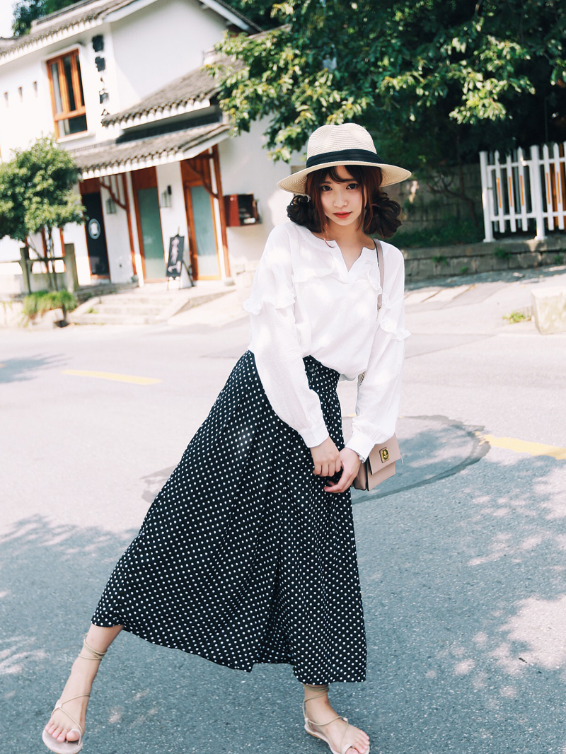 浅灰色怎么搭配,九月搭配衣服