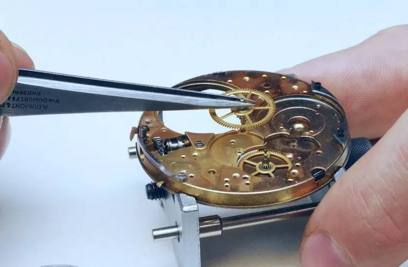 常州一代“钟”师，他用半个世纪修补时间缝隙