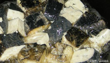 农村制作臭豆腐长出蛆虫了,臭豆腐为什么会长蛆虫