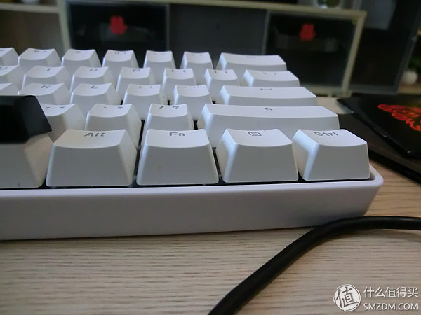 国产轴请继续努力！曜越TteSPORTS波塞冬ZRGB背光机械键盘评测