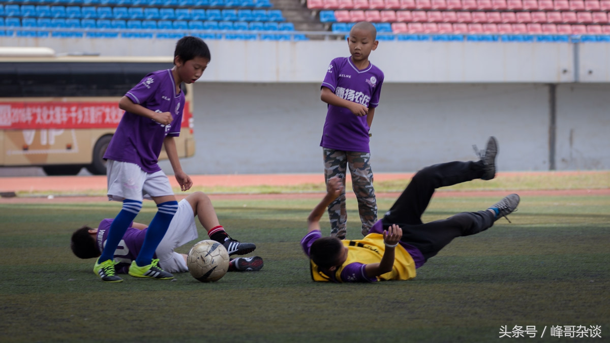 昭通足球小队员:誓言要做国足接班人