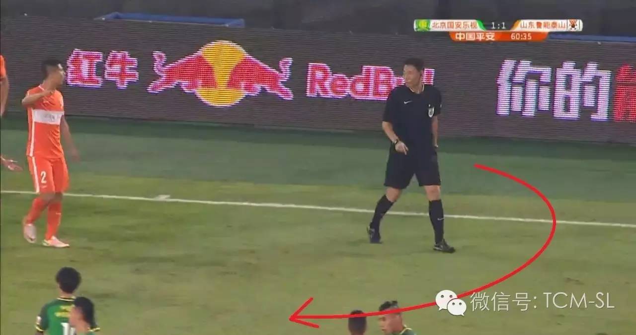 主裁判怎么和球员沟通,球员冲突裁判为什么不会阻止