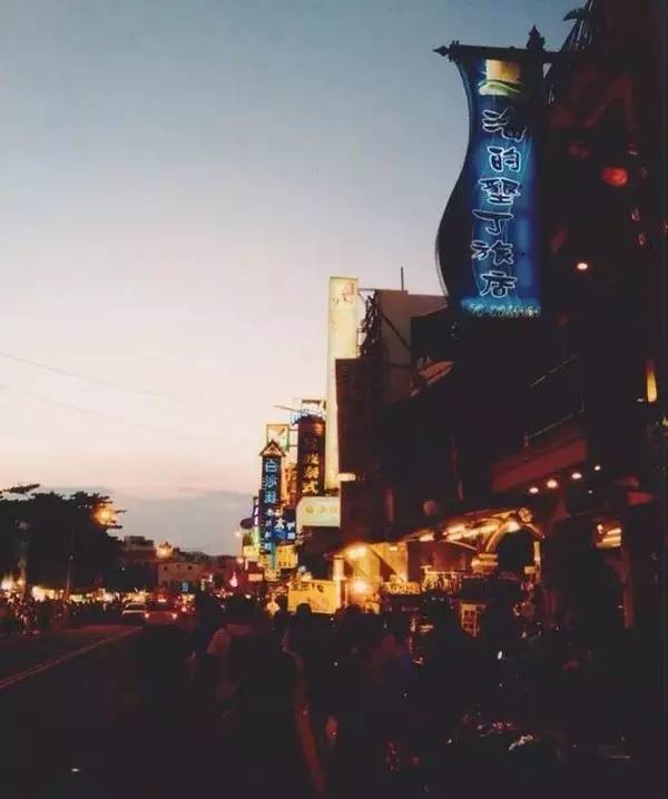 台湾游!阿迪耐克比大陆便宜太多,一定要带上最大的行李箱！