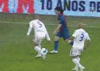 足球游戏为什么梅西不强,足球游戏中的奇葩操作