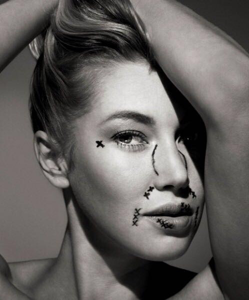 医术VS艺术，外国摄影师将整形手术拍成了时尚大片！