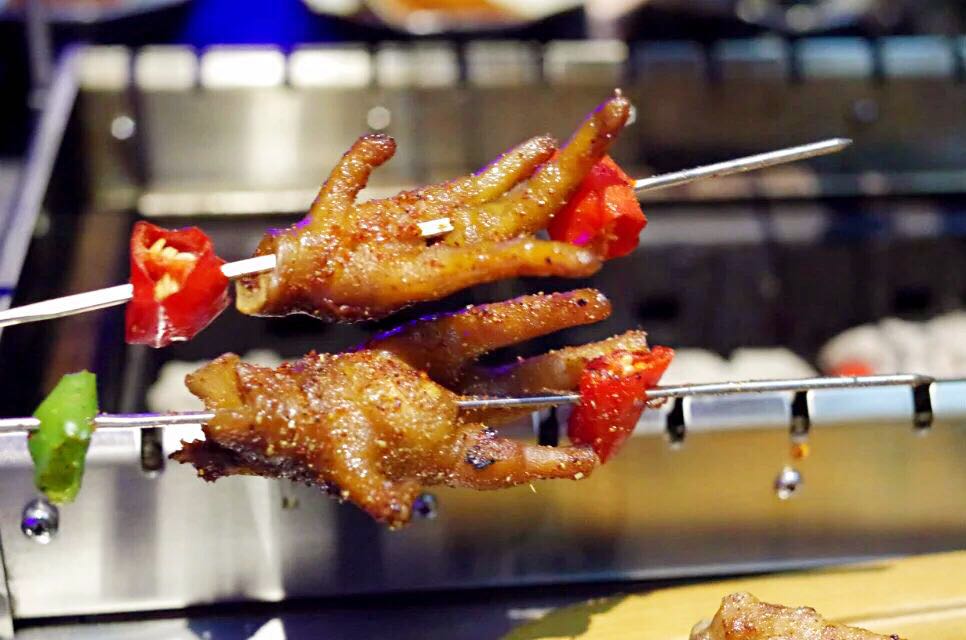 山洞里面吃烤肉,去深山老林烤串的最好地方