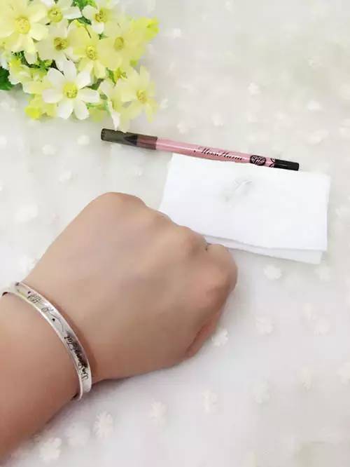 凯文老师推荐精华,学生党适合用的小众彩妆品牌